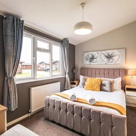 Kingfisher With Hot Tub Malton