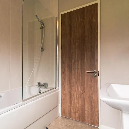 Lodge Kingfisher With Hot Tub Malton
