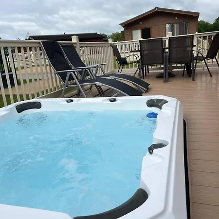 Kingfisher With Hot Tub Malton