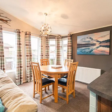 Kingfisher With Hot Tub ロッジ *