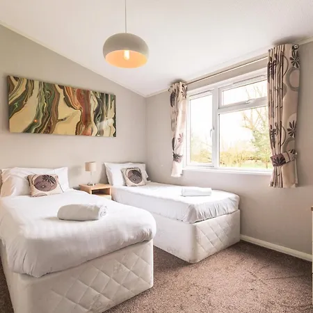 ロッジ Kingfisher With Hot Tub モルトン