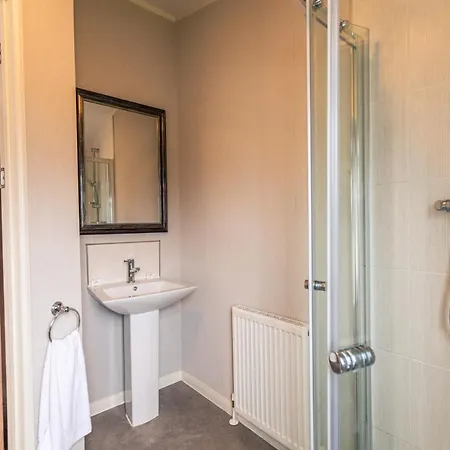 Kingfisher With Hot Tub ロッジ *