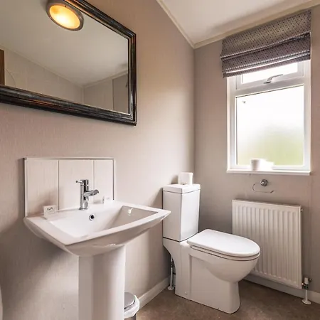 Kingfisher With Hot Tub