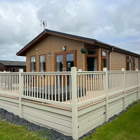 Kingfisher With Hot Tub モルトン